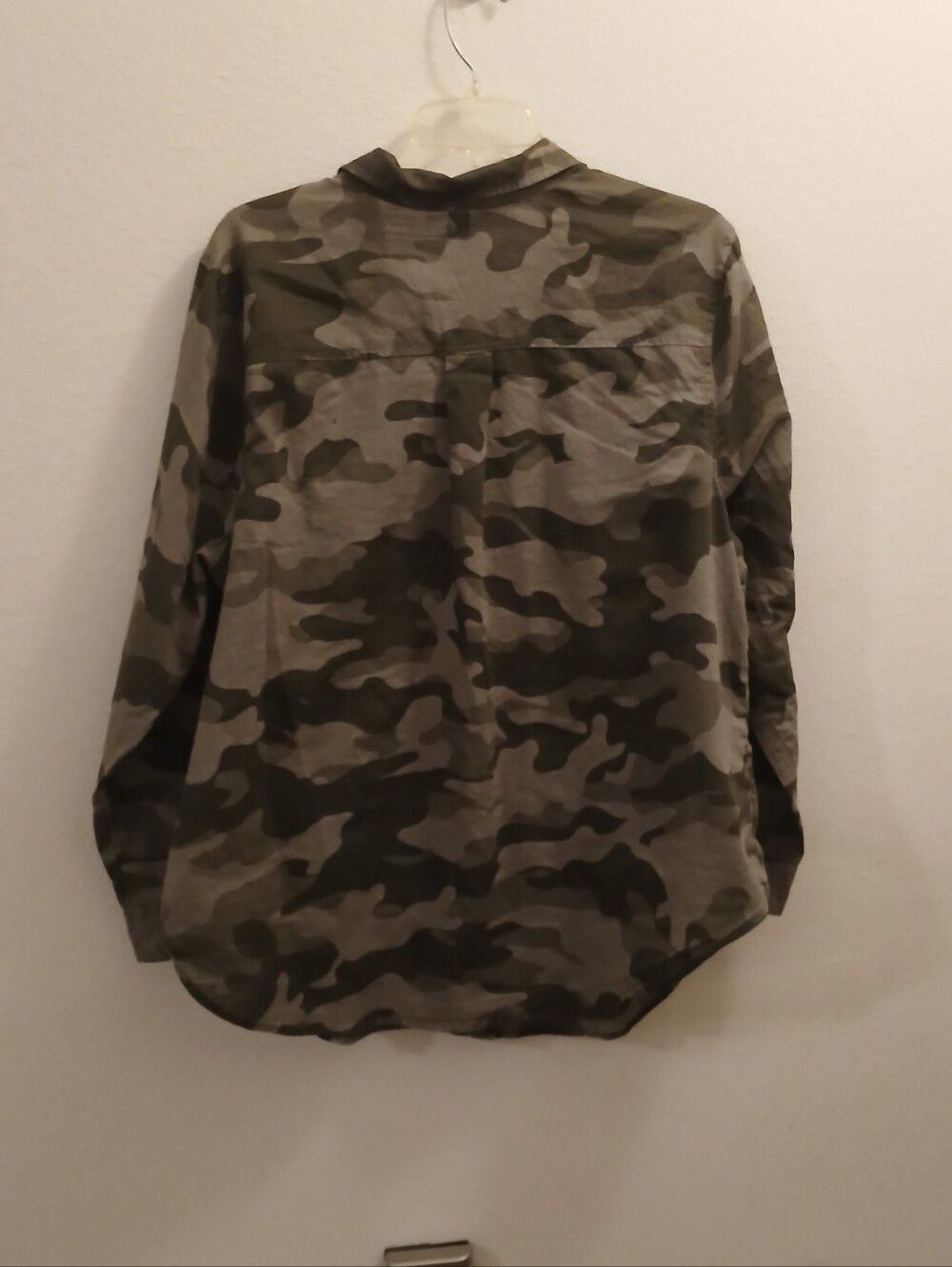 Old Navy The Classic Shirt Women's Size 2X Plus Camo Long Sleeve Lightweight - Picture 4 of 5